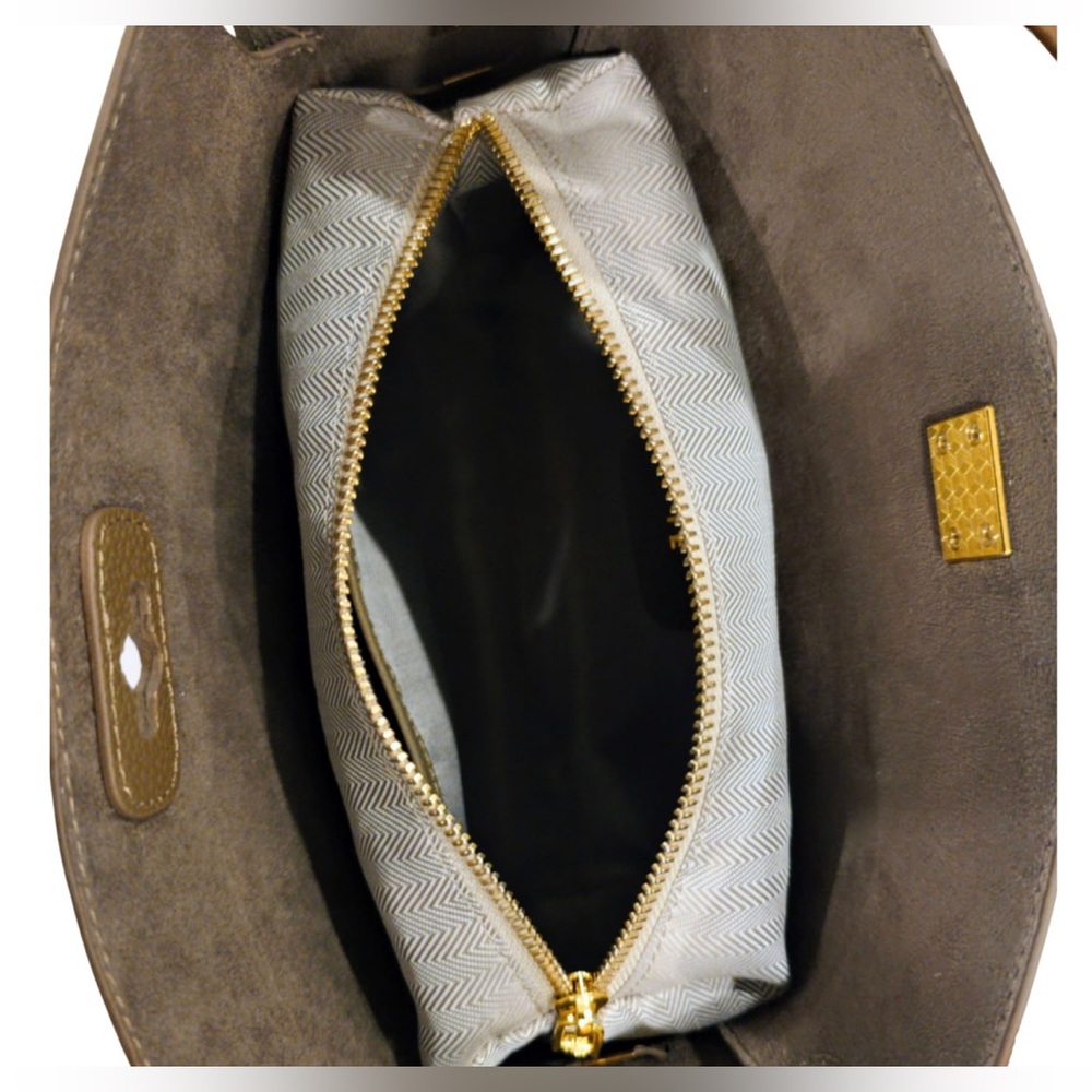 Taylor Essentials Pebbled Leather Structured Crossbody - Picture 5 of 5